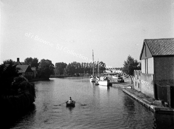 RIVER WAVENEY ABOVE BECCLES BRIDGE